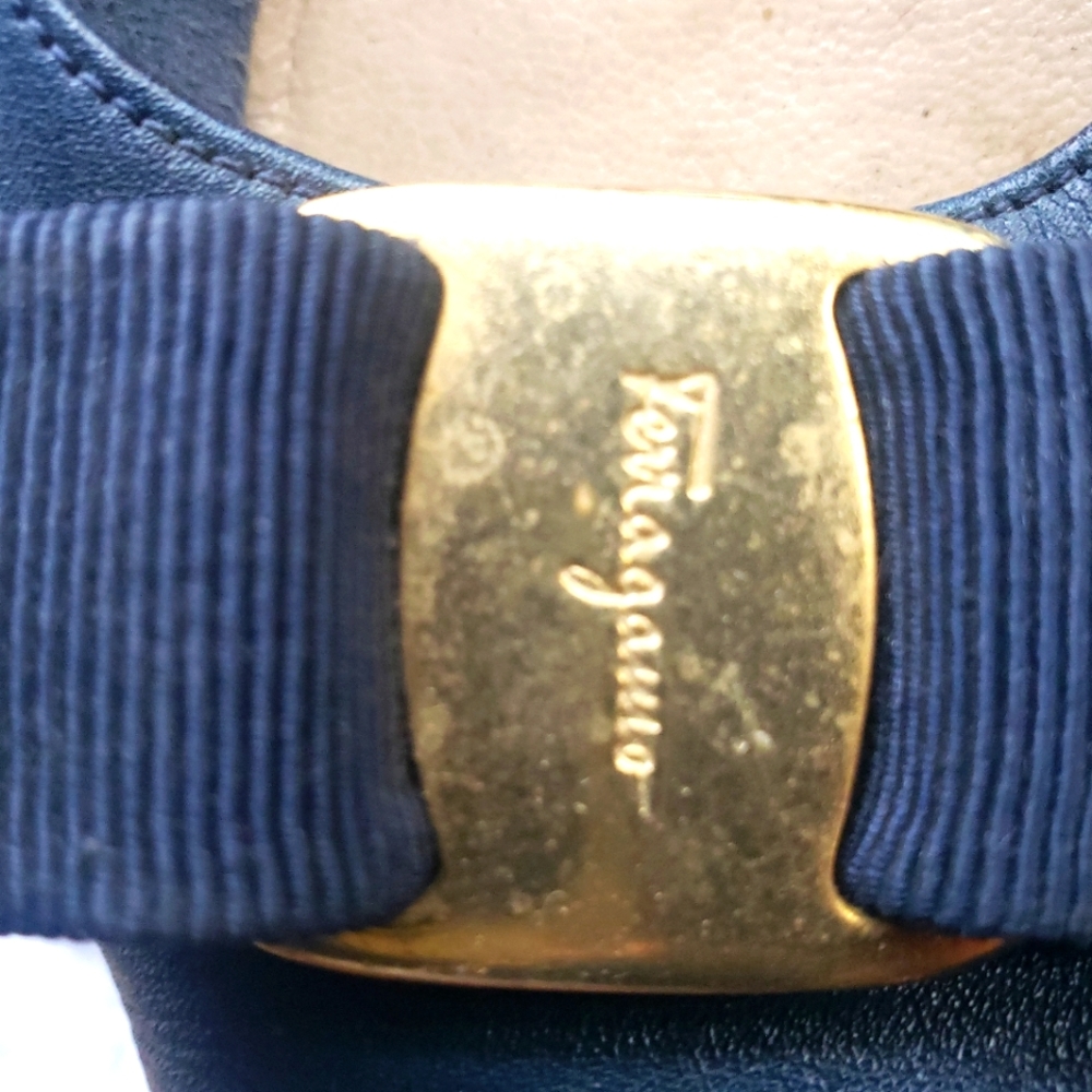 Womans Ferragamo shoes circa 1940 1950s Blue w Ribbon  Ferragamo embossed accent